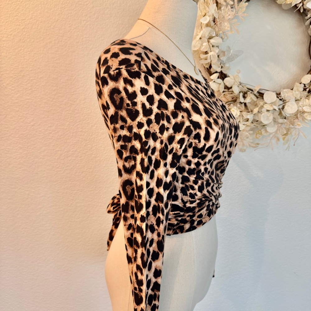 🐆 Victoria’s Secret Heavenly Modal Leopard Print Tie-Back Long Sleeve Crop Top - Picture 3 of 13